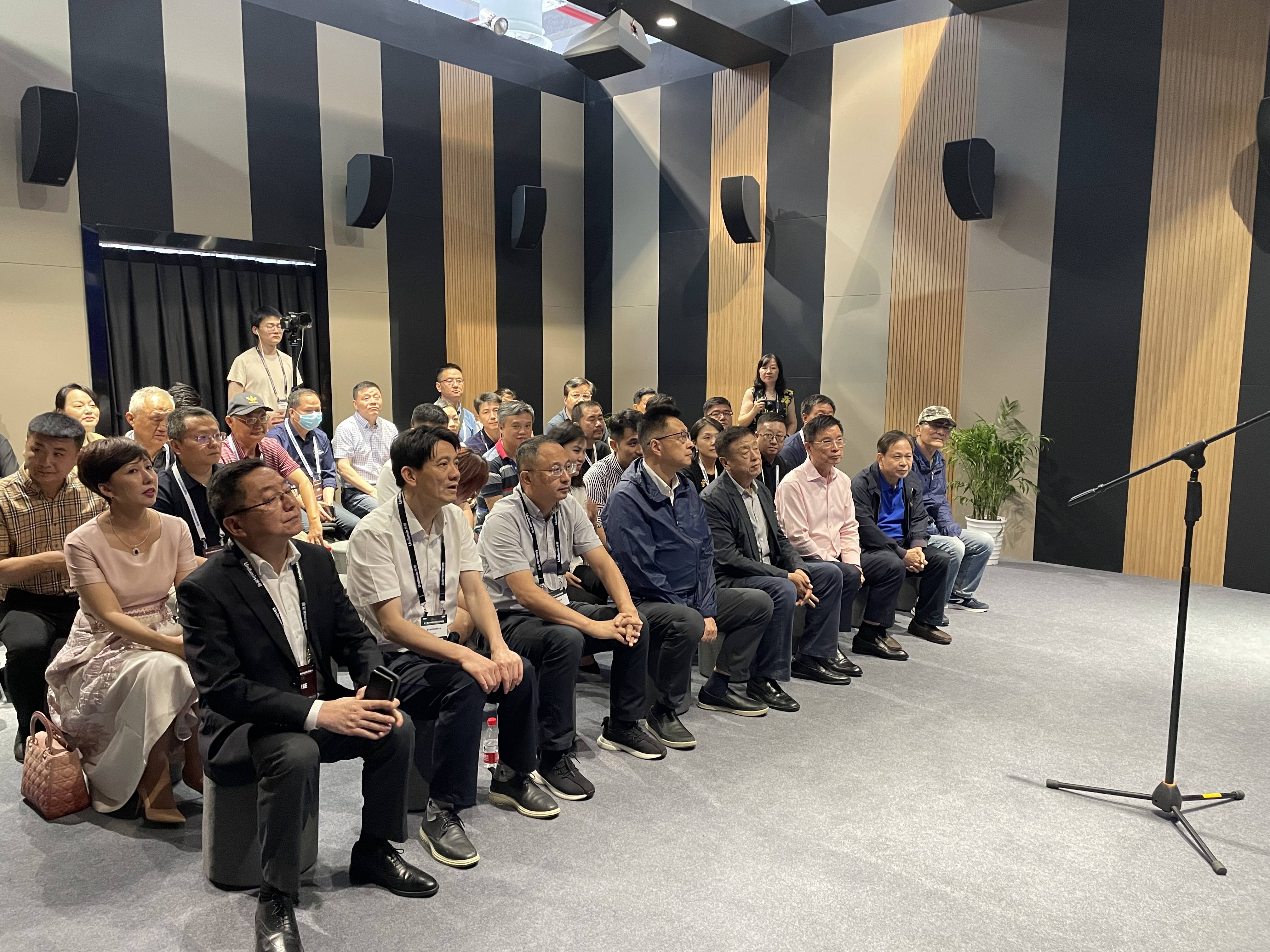 展會報道|影王推出國際先進(jìn)4.0直視顯示LED全景聲數(shù)字影院解決方案