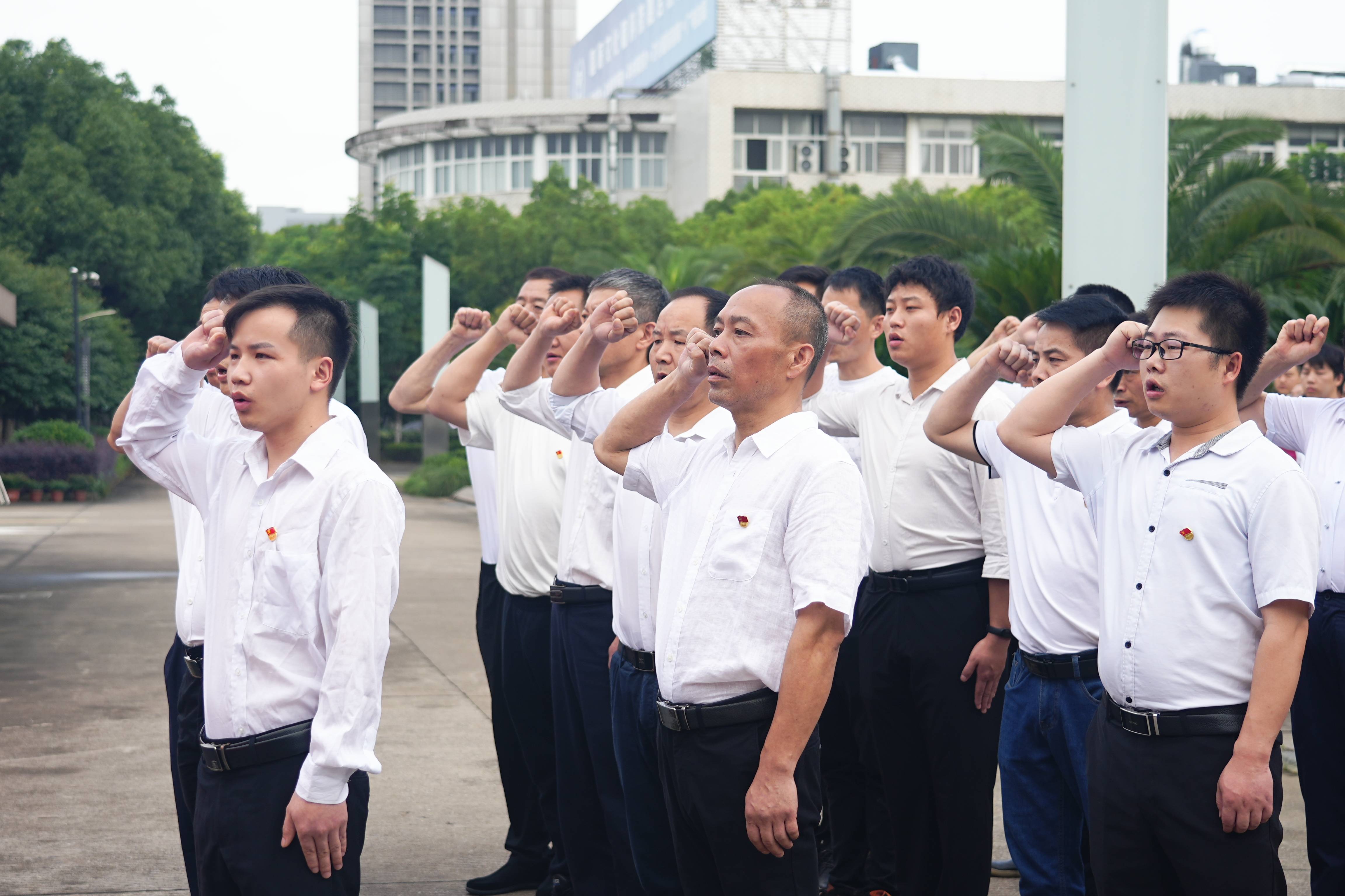 弘揚愛國主義精神，音王慶賀黨的生日